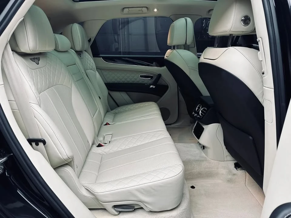 2017 Bentley Bentayga - Image 13 of 17