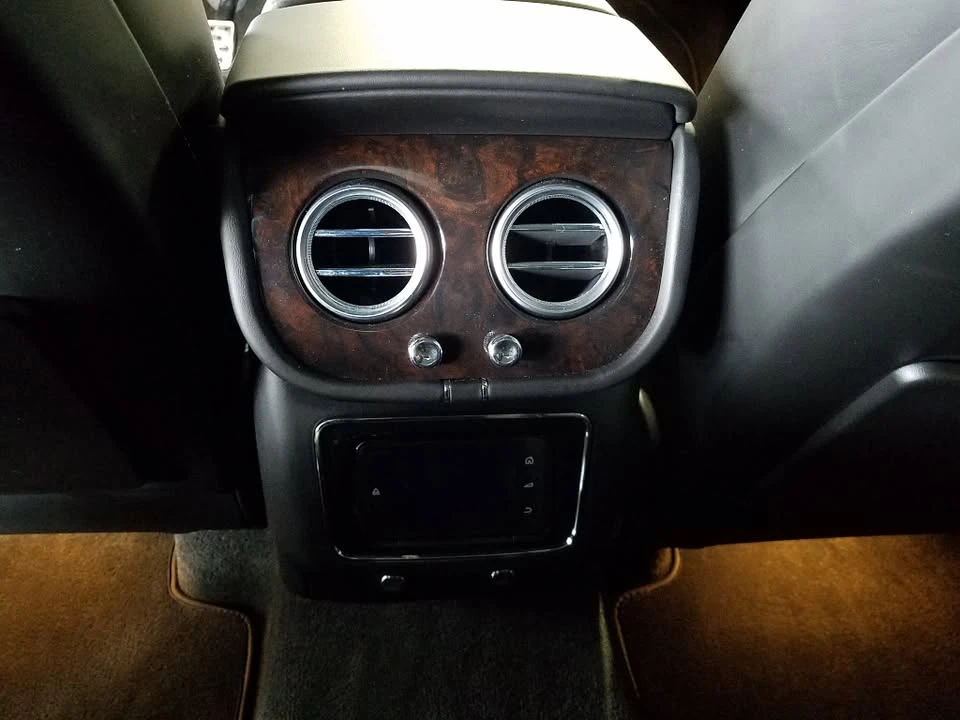2017 Bentley Bentayga - Image 6 of 8