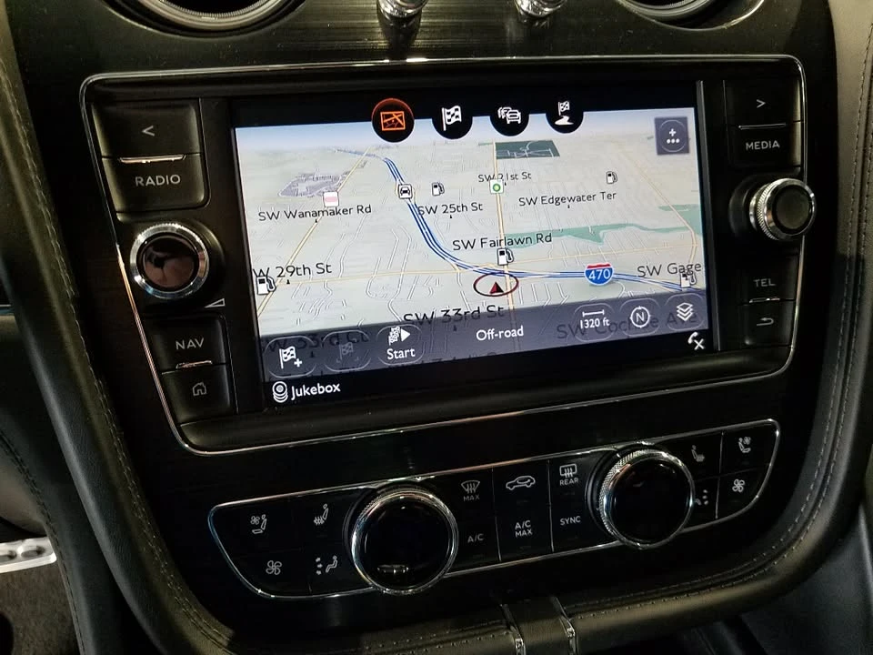 2017 Bentley Bentayga - Image 7 of 8