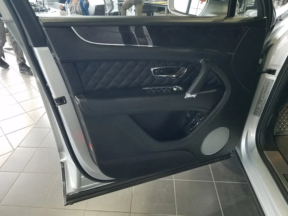 2017 Bentley Bentayga - Image 2 of 8