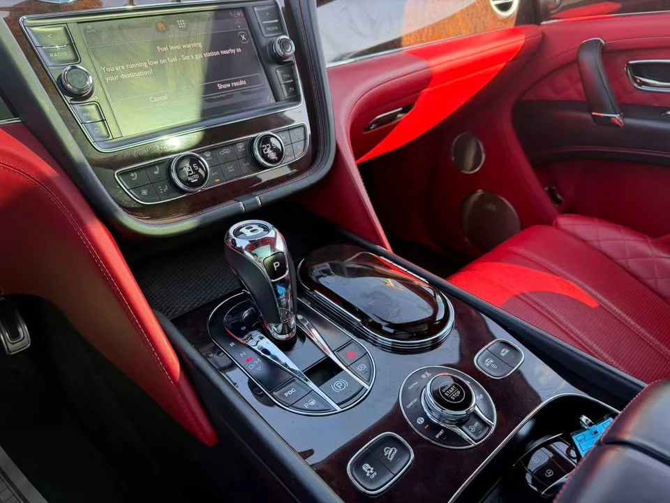 2017 Bentley Bentayga - Image 12 of 17