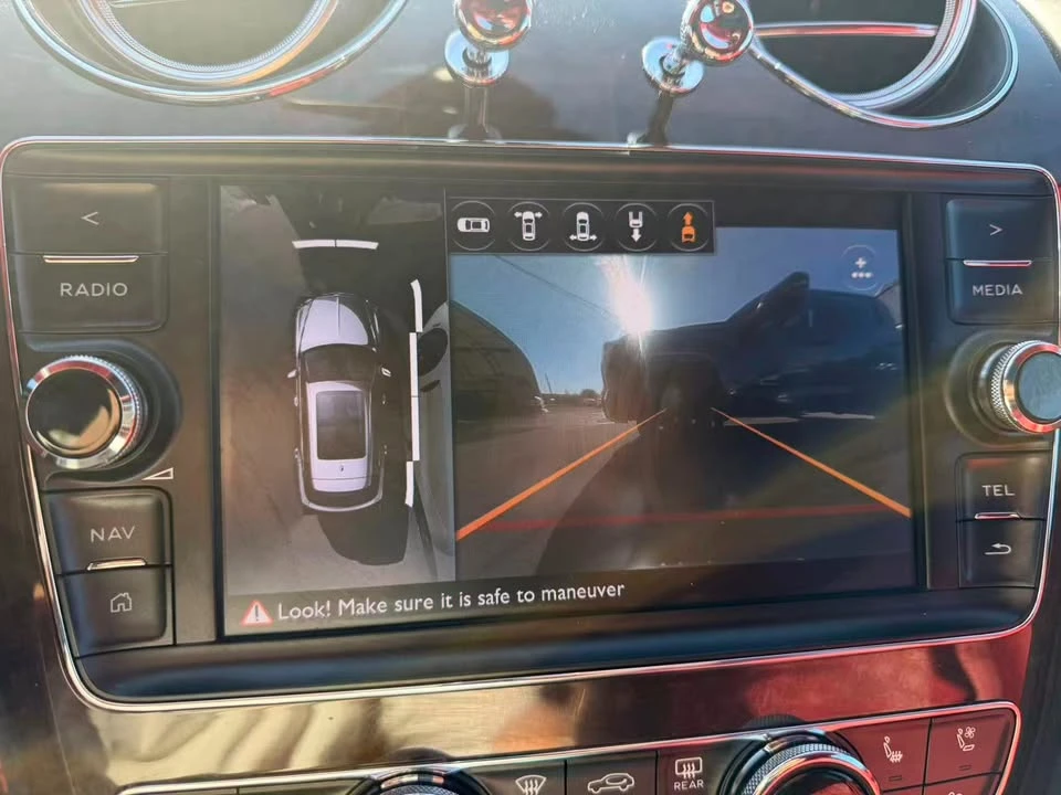2017 Bentley Bentayga - Image 15 of 17