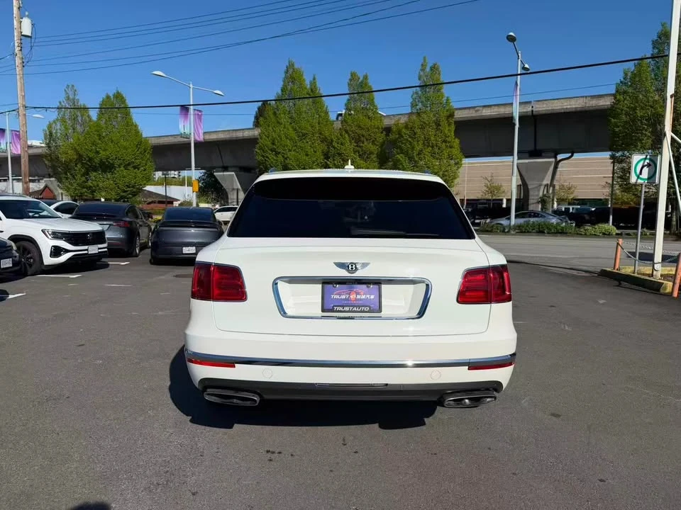 2017 Bentley Bentayga - Image 5 of 17