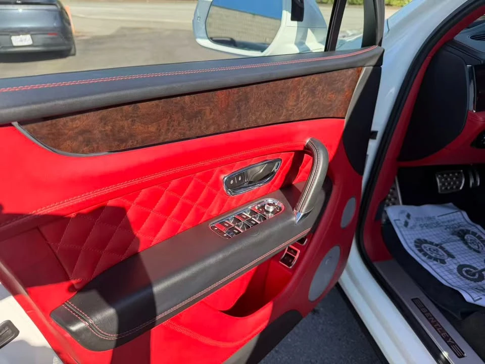 2017 Bentley Bentayga - Image 7 of 17