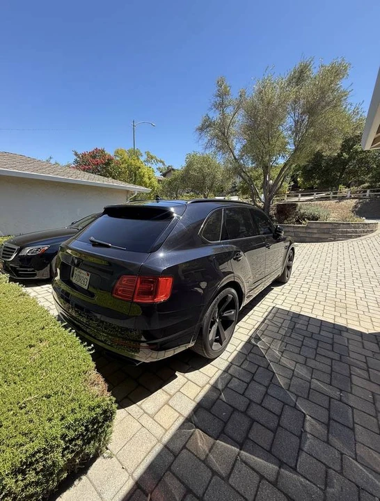 2017 Bentley Bentayga - Image 2 of 6