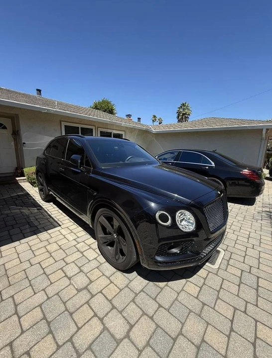 2017 Bentley Bentayga - Image 3 of 6