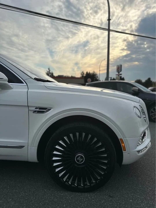 2017 Bentley Bentayga - Image 6 of 16