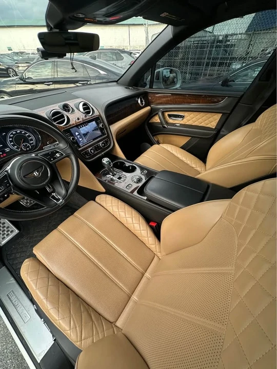 2017 Bentley Bentayga - Image 15 of 16