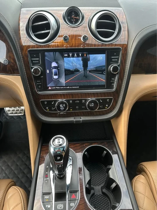 2017 Bentley Bentayga - Image 13 of 16