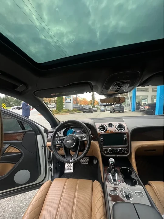 2017 Bentley Bentayga - Image 9 of 12