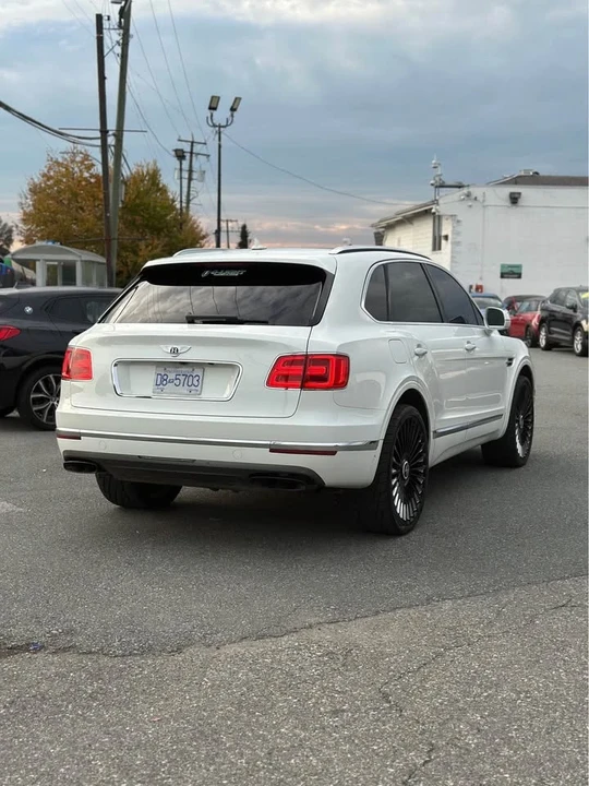 2017 Bentley Bentayga - Image 4 of 16