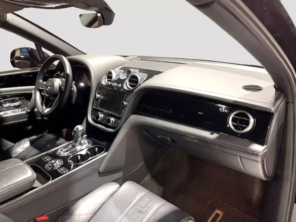 2017 Bentley Bentayga - Image 2 of 7
