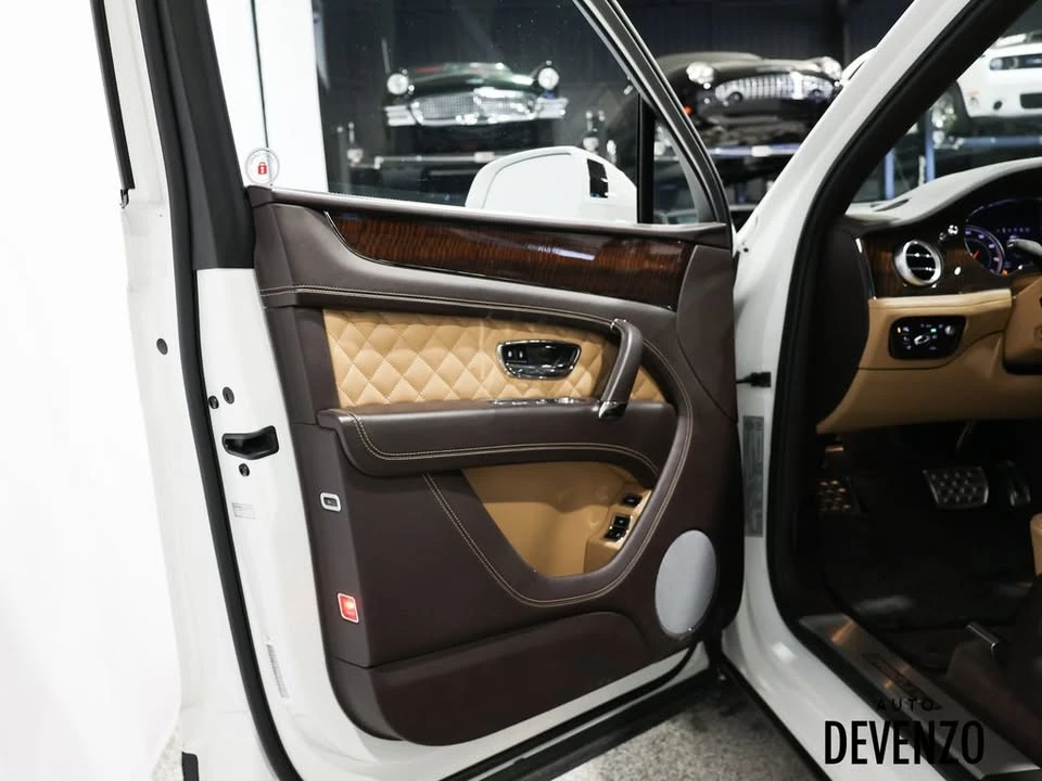 2017 Bentley Bentayga - Image 7 of 16