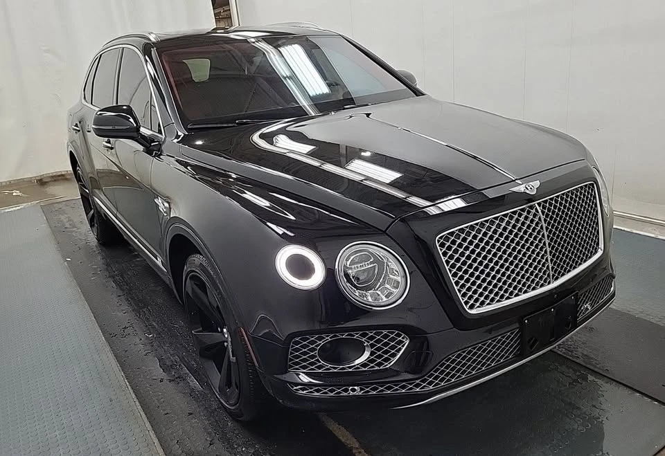 2017 Bentley Bentayga - Image 2 of 8