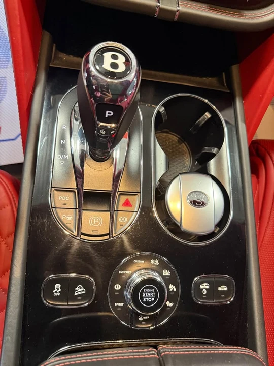 2017 Bentley Bentayga - Image 14 of 19
