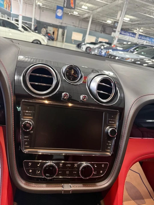 2017 Bentley Bentayga - Image 13 of 19