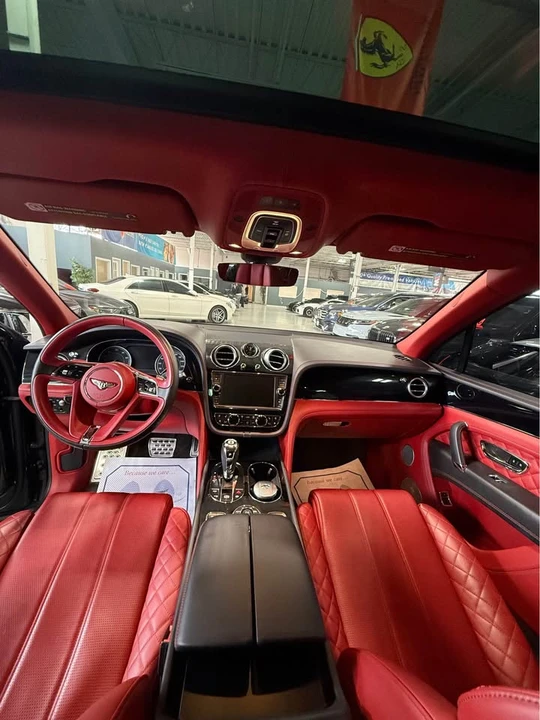 2017 Bentley Bentayga - Image 11 of 19