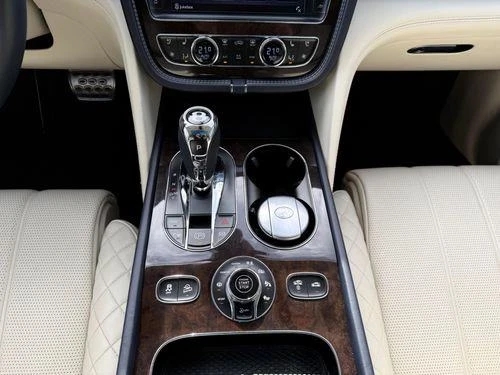 2017 Bentley Bentayga - Image 17 of 20