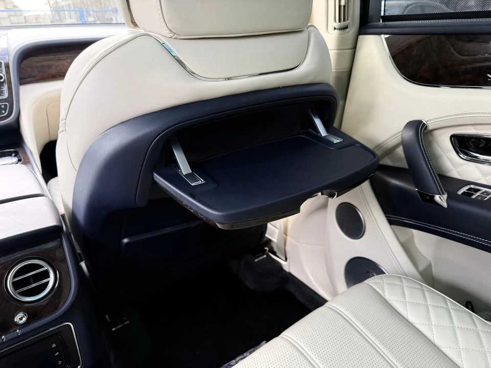 2017 Bentley Bentayga - Image 19 of 20