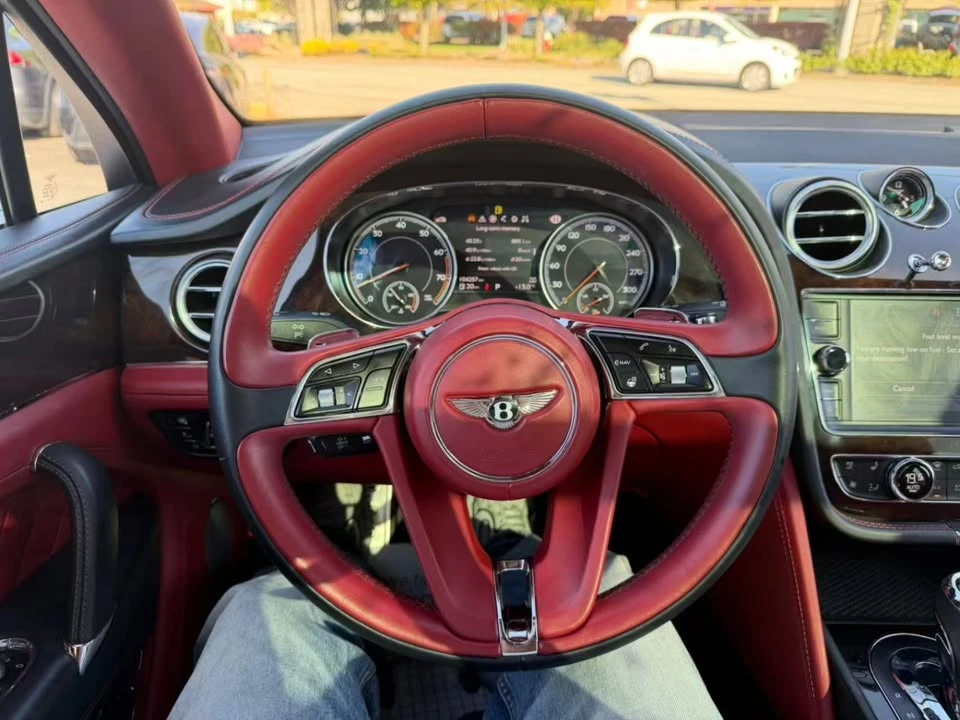 2017 Bentley Bentayga - Image 7 of 12