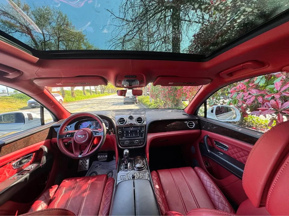 2017 Bentley Bentayga - Image 17 of 19