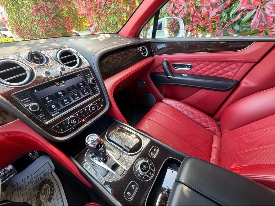 2017 Bentley Bentayga - Image 13 of 19