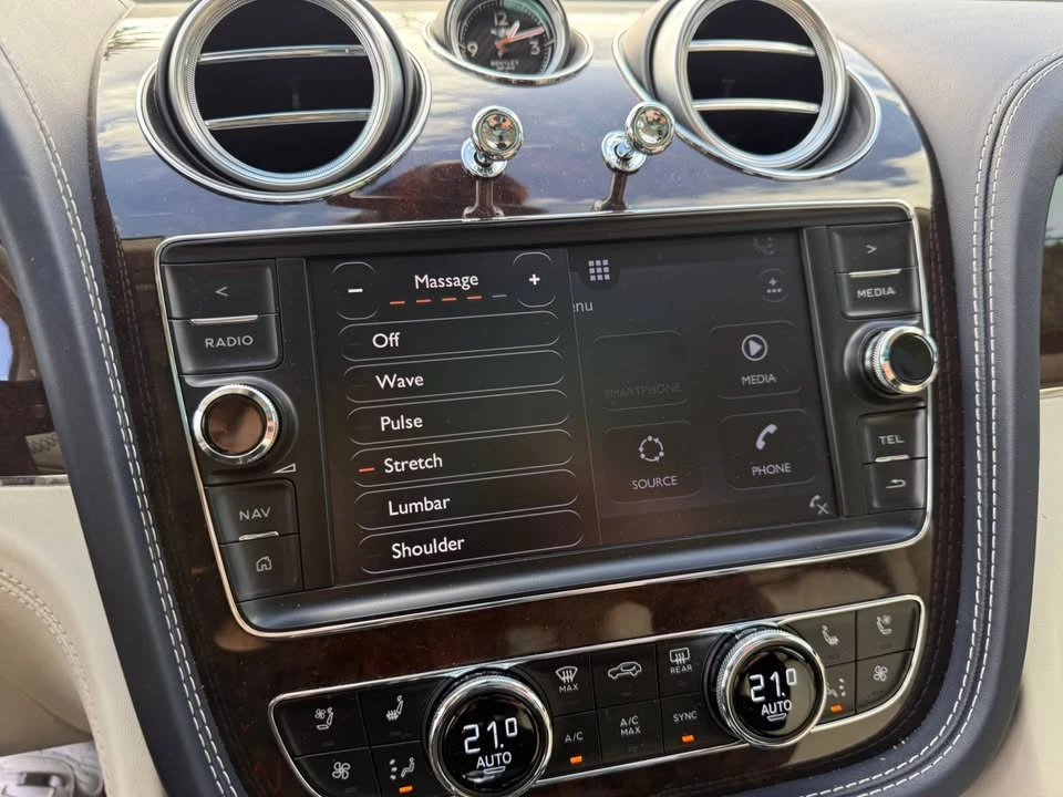 2017 Bentley Bentayga - Image 13 of 20