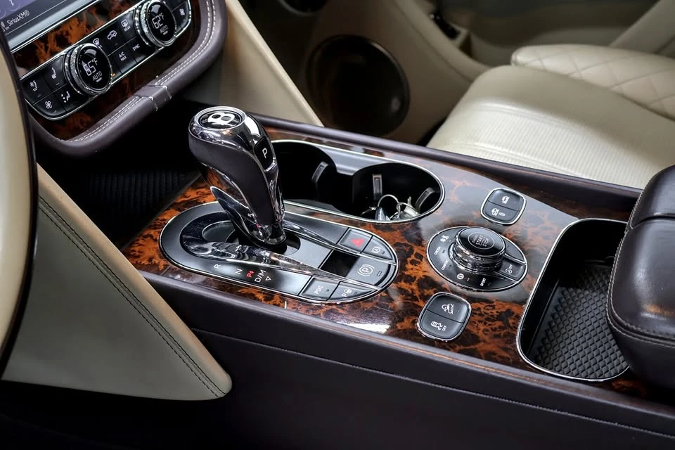 2017 Bentley Bentayga - Image 7 of 10