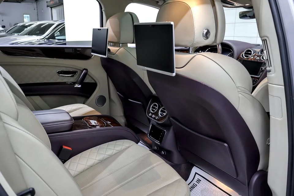 2017 Bentley Bentayga - Image 9 of 10