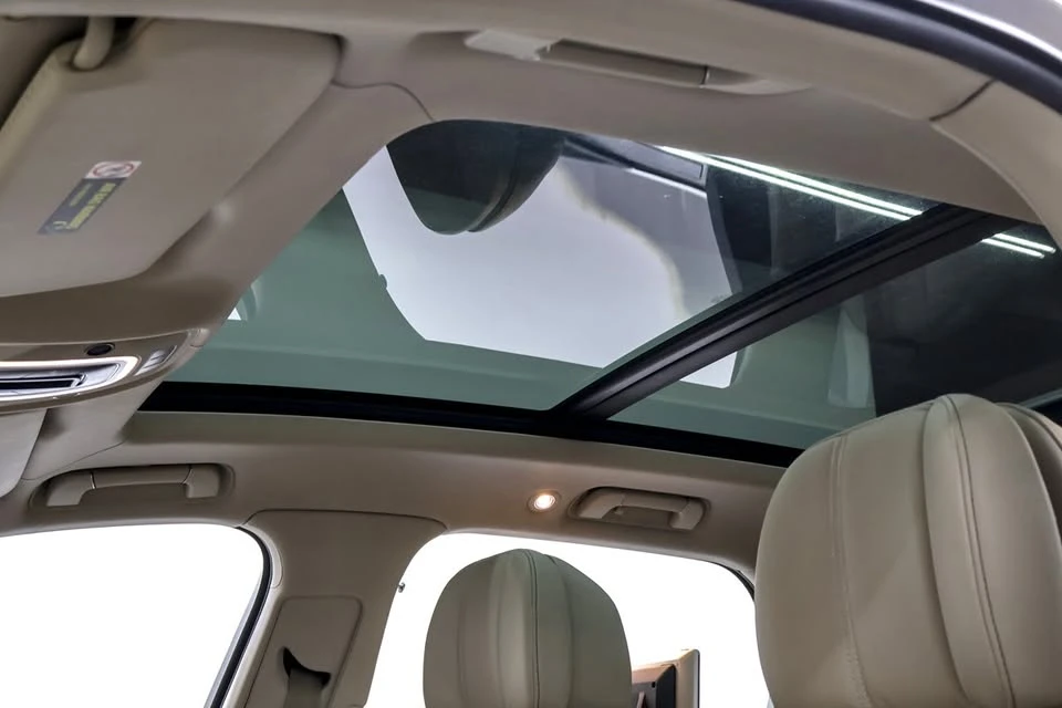 2017 Bentley Bentayga - Image 8 of 10