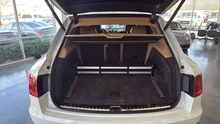 2017 Bentley Bentayga - Image 7 of 10