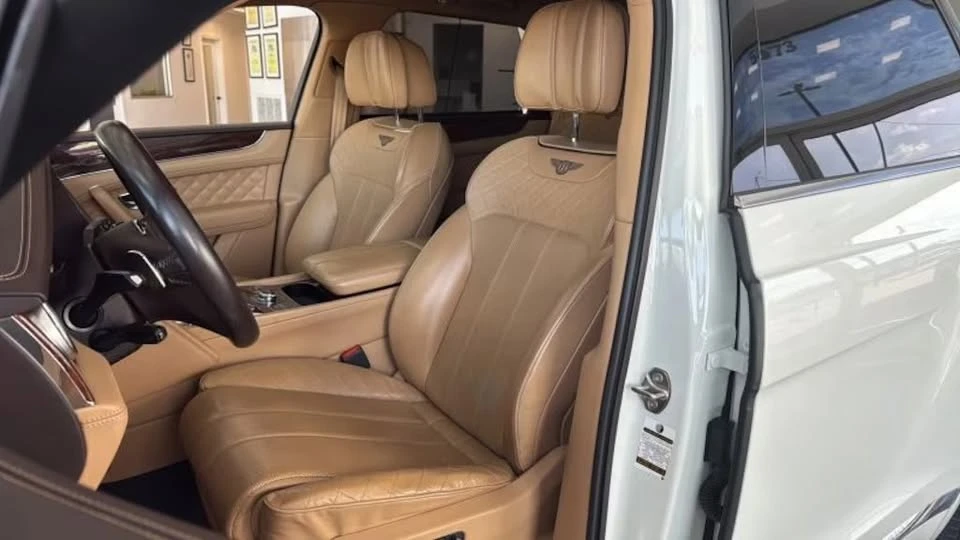 2017 Bentley Bentayga - Image 8 of 10