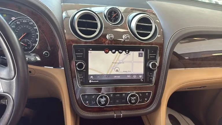 2017 Bentley Bentayga - Image 9 of 10