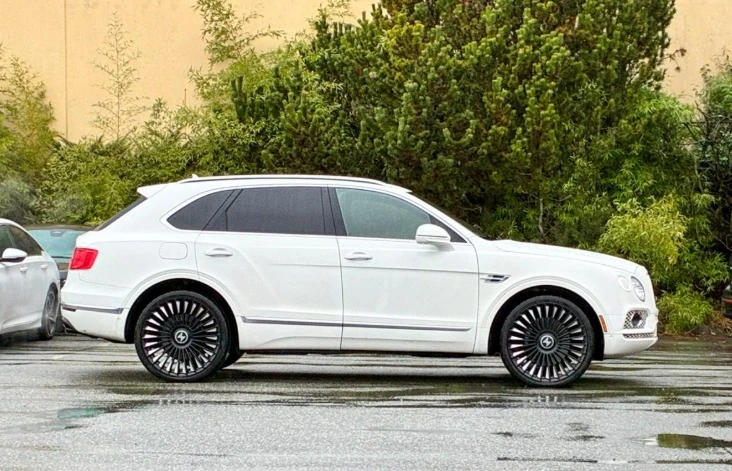 2017 Bentley Bentayga - Image 3 of 6