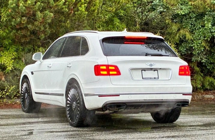 2017 Bentley Bentayga - Image 2 of 6