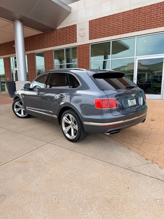 2017 Bentley Bentayga - Image 8 of 16