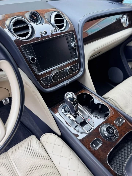 2017 Bentley Bentayga - Image 13 of 16
