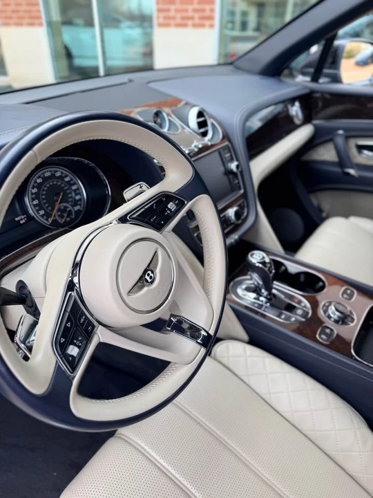2017 Bentley Bentayga - Image 12 of 16