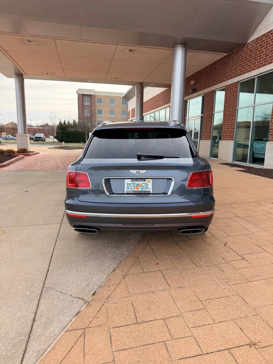 2017 Bentley Bentayga - Image 6 of 16