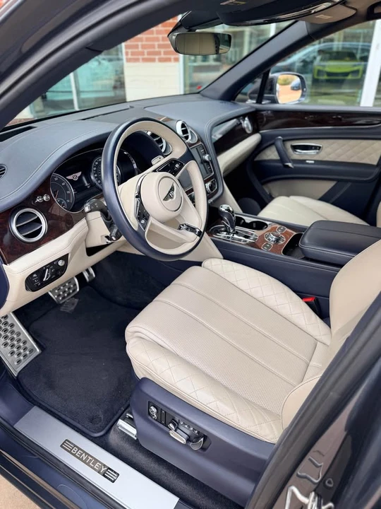 2017 Bentley Bentayga - Image 11 of 16