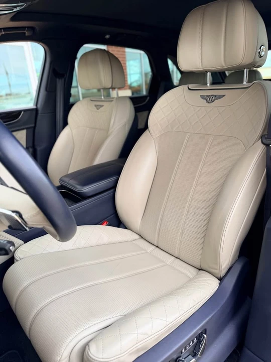 2017 Bentley Bentayga - Image 14 of 16