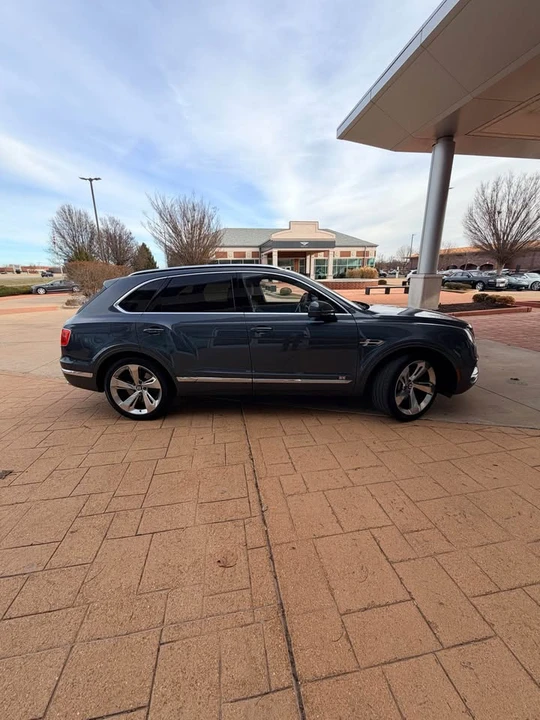 2017 Bentley Bentayga - Image 4 of 16