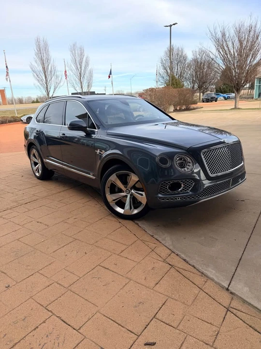 2017 Bentley Bentayga - Image 3 of 16