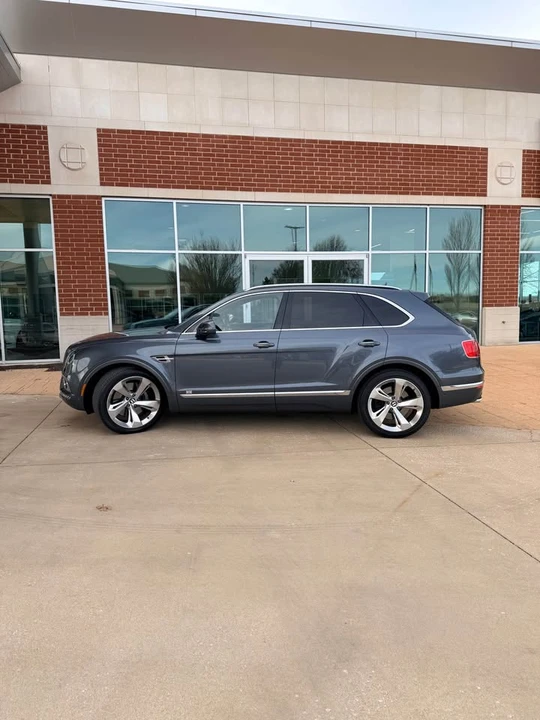 2017 Bentley Bentayga - Image 9 of 16