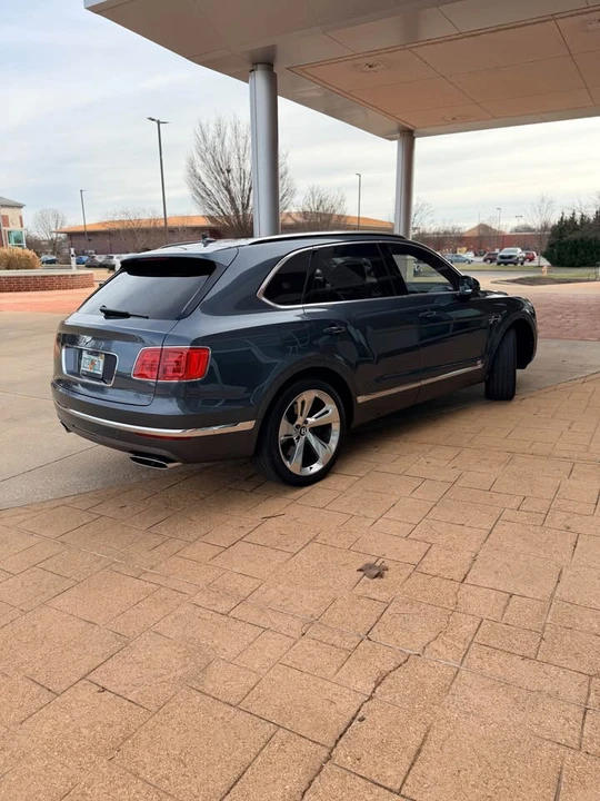 2017 Bentley Bentayga - Image 5 of 16