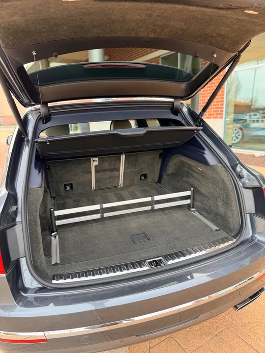 2017 Bentley Bentayga - Image 7 of 16