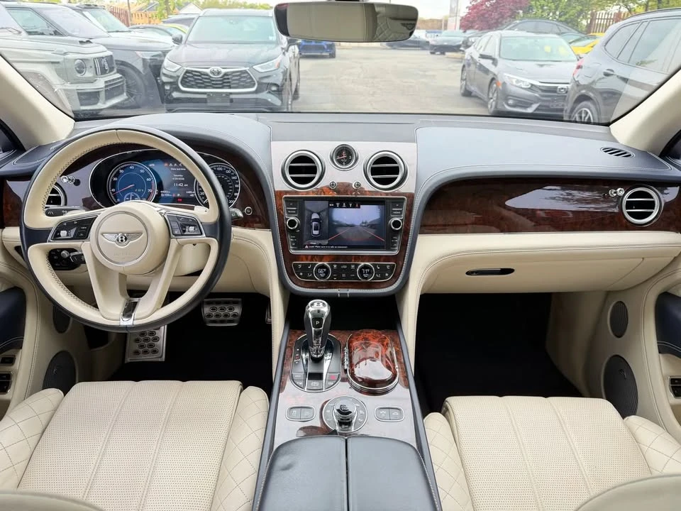 2017 Bentley Bentayga - Image 4 of 9