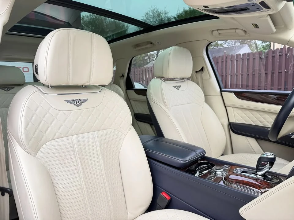 2017 Bentley Bentayga - Image 5 of 9
