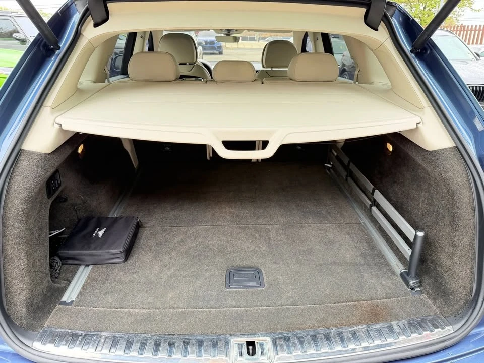 2017 Bentley Bentayga - Image 6 of 9