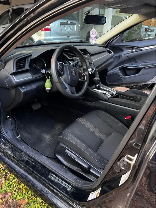 2017 Honda Civic 10th Gen - Image 5 of 10